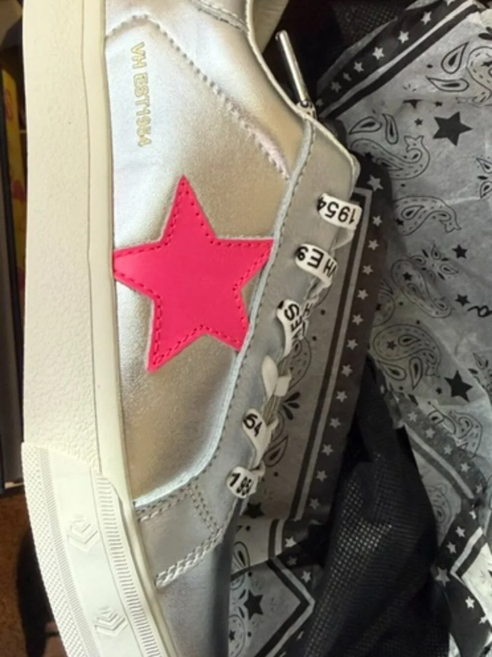 Vintage Havana Grande Womens Size 6 Silver and Pink Star Athletic Sneakers NWT